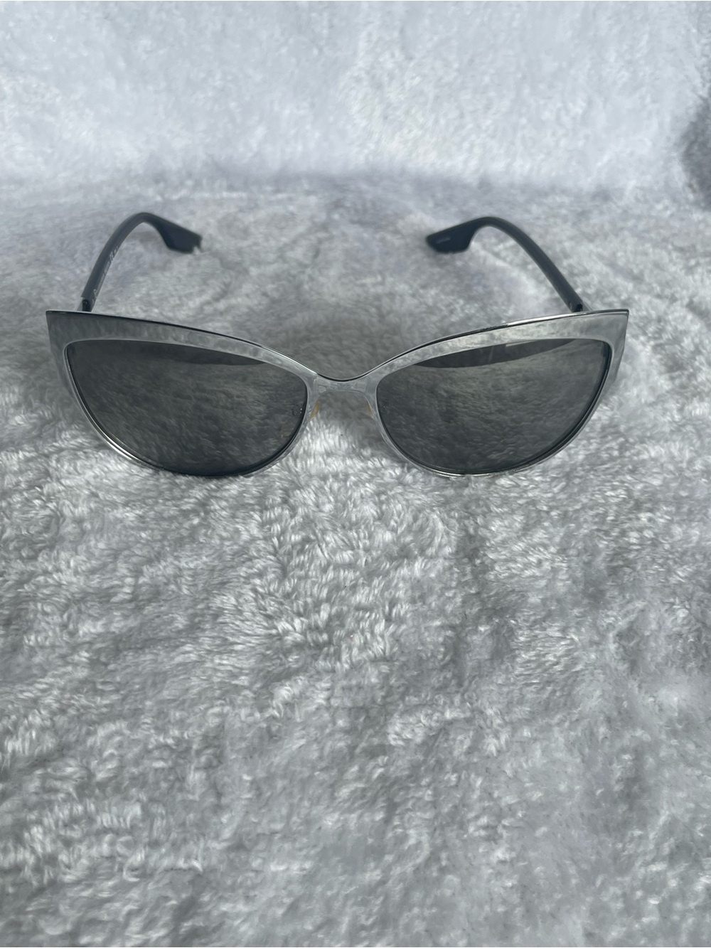 McQueen Women’s Silver Cat Eye Sunglasses - Sleek Retro Style McQ
